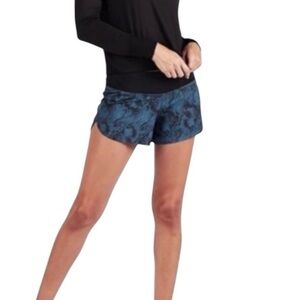 Vuori Shorts